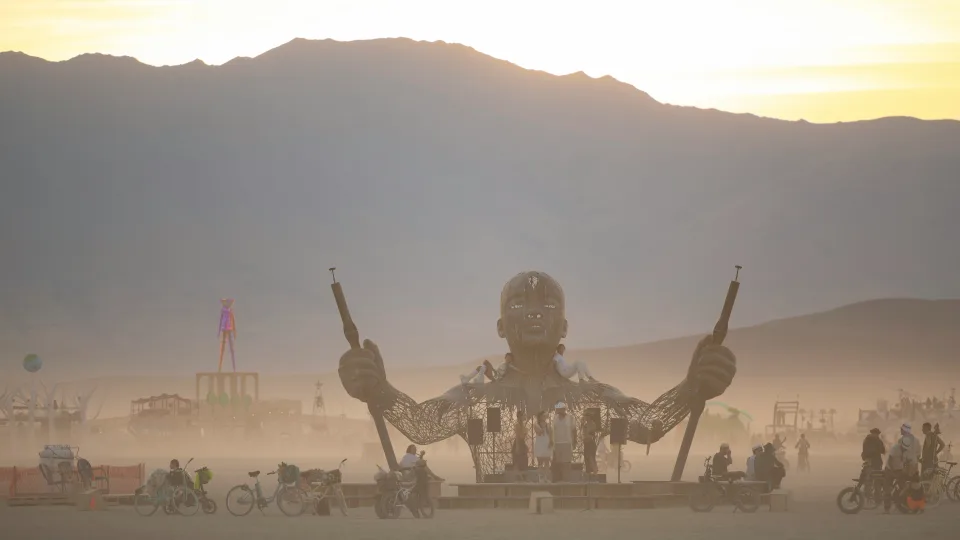 Frontas keičiasi akyse: ginkluoti robotai perima užduotis, kurios anksčiau buvo patikėtos žmonėms