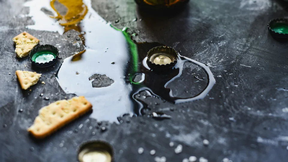 Vos kelios dienos intensyvaus girtavimo: mokslininkai atskleidė šokiruojantį žarnyno irimą