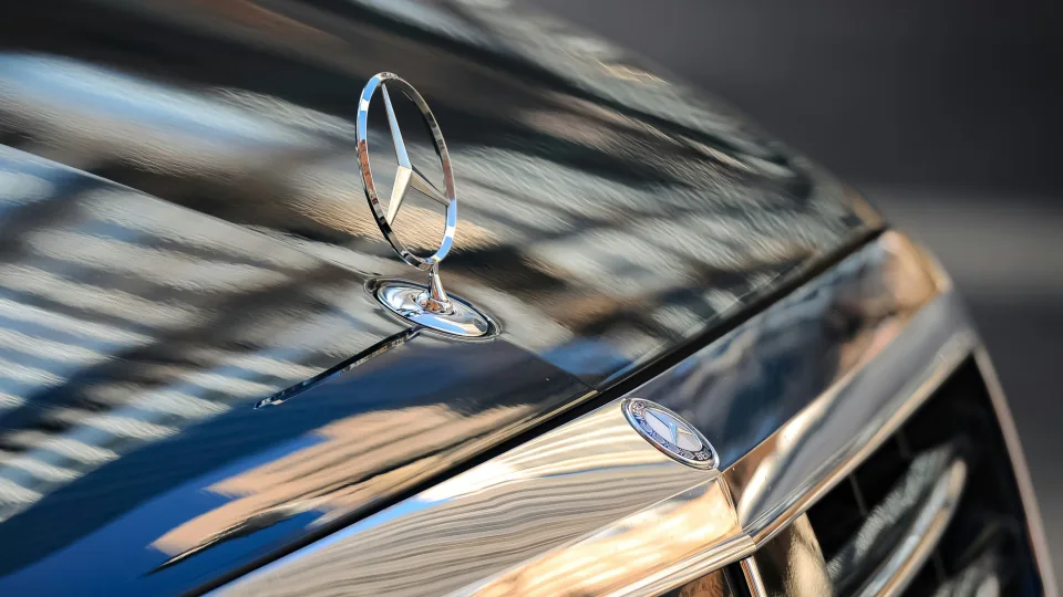 Šokas automobilių rinkoje: Kinijoje nauji automobiliai kainuoja beveik perpus pigiau nei Europoje