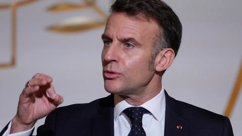 Kurdai ir Damaskas vėl ant karo slenksčio: E. Macronas ragina nedelsiant skelbti paliaubas Sirijoje
