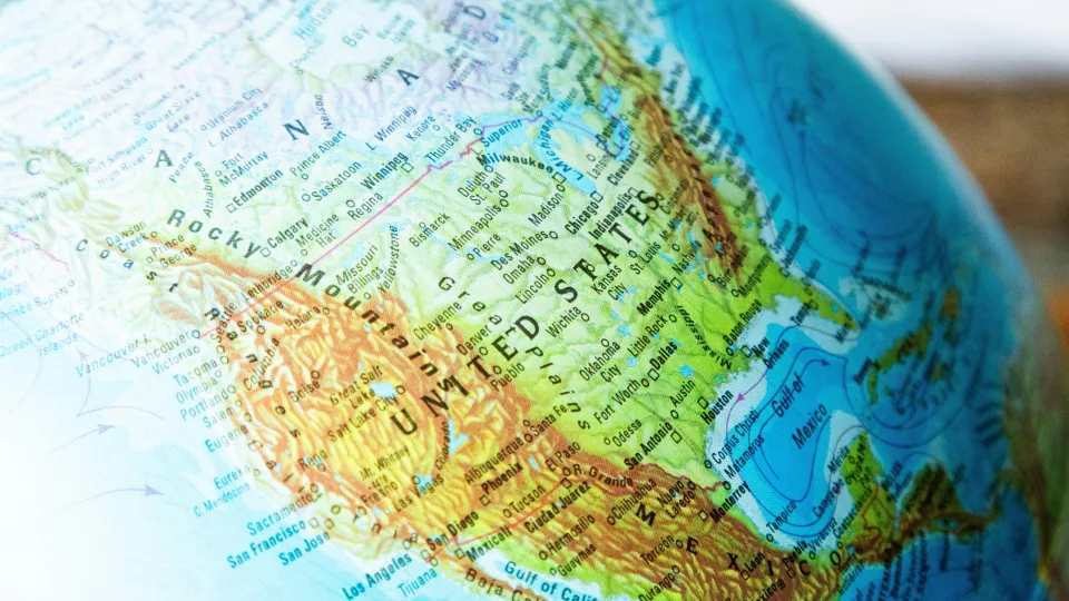 Baltieji rūmai parodė Trumpo žemėlapį su Grenlandija: raginimai stebėti situaciją