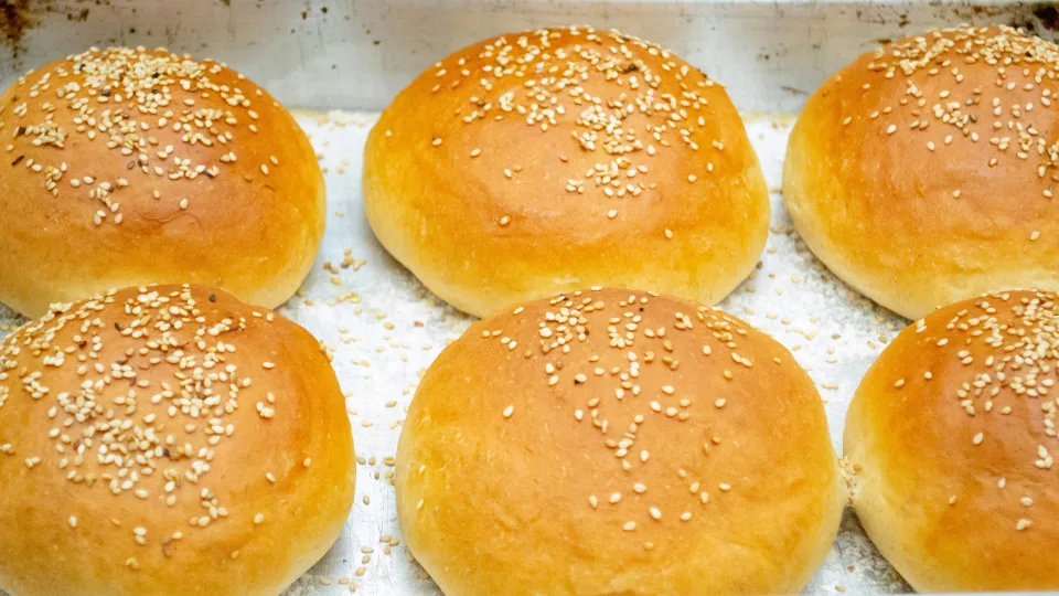 Kai piniginė tuščia, o šeima alkana: įdarytų bandelių receptas, gaminimas užtruks vos 20 minučių