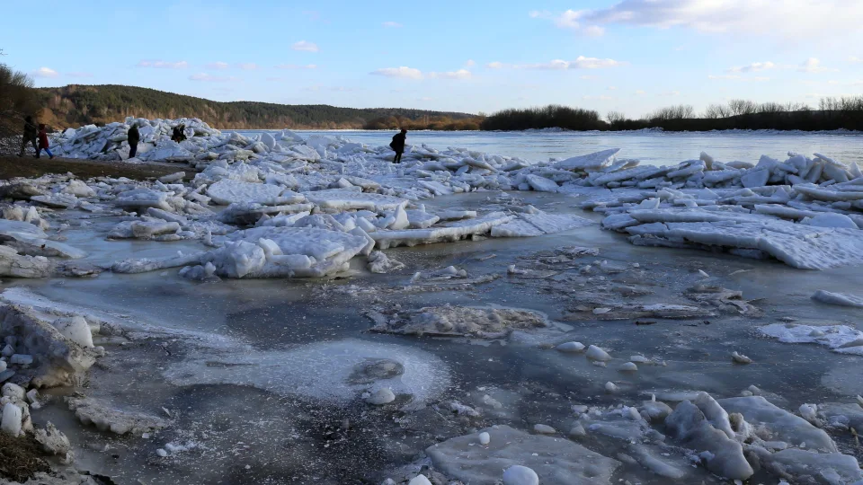 Vanduo gali kilti netikėtai: dėl ledo dangos Neryje suaktyvinta stebėsena