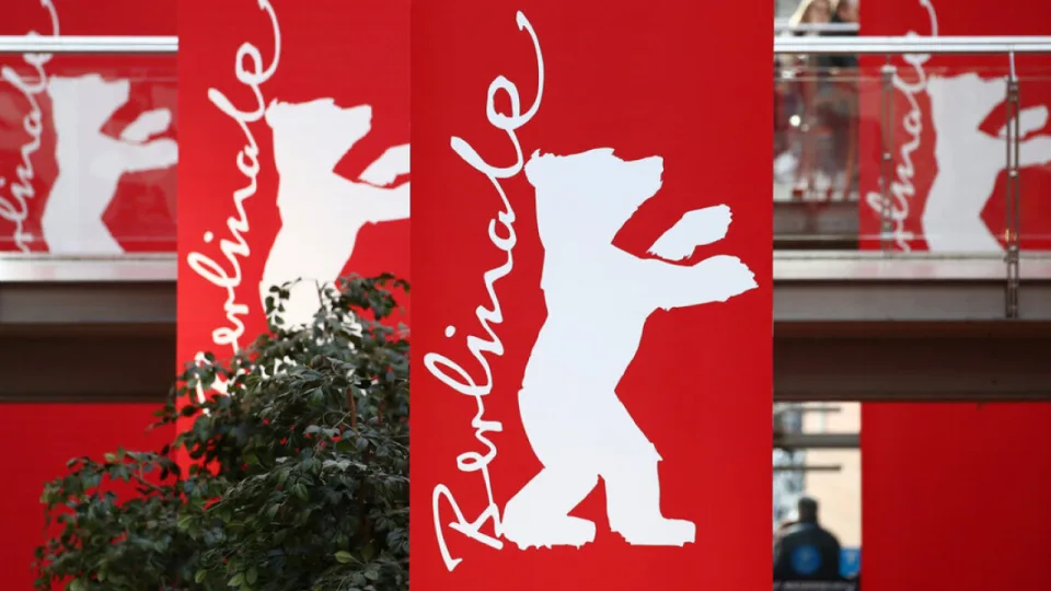 Artėja 76-asis Berlyno kino festivalis: paskelbta programa ir netikėti pretendentai į Auksinį lokį