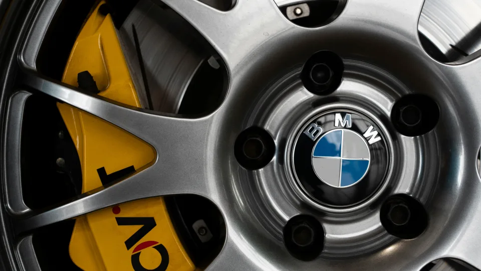 Bauda už stabdymą varikliu? Nauja sistema jau gaudo vairuotojus, kurie taip daro