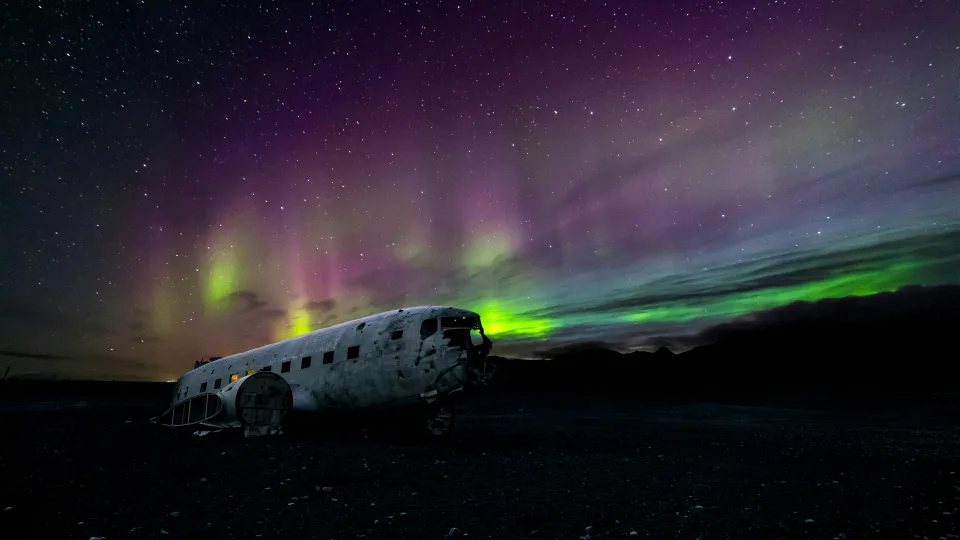 Prasidėjo virtualūs nuotykiai tikrovėje: žaidėjai atkuria žaidimų siužetus realiose vietose