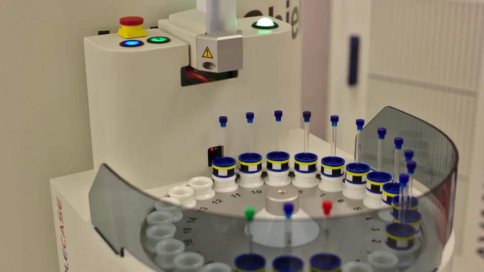 KTU chemikų triumfas: atskleista slapta mentorystės formulė, skatinanti geriausias disertacijas šalyje