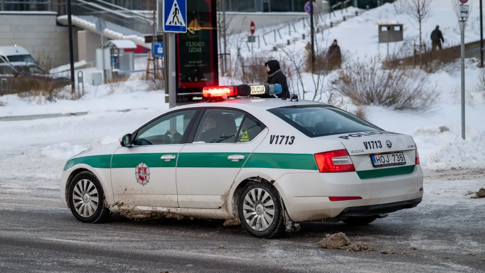 Nuo užšalusio Neries ledo į ligoninę pristatytas nepilnametis, kurio rankoje sprogo petarda