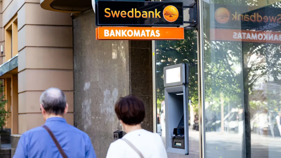 „Swedbank“ paskelbė kritinės svarbos informaciją: būtina reaguoti dabar, nes liksite be pinigų