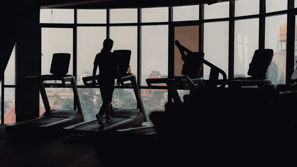 Bėgimo takelio triukai, kuriuos slepia treneriai: bėgiok greičiau, ilgiau ir be nuobodulio