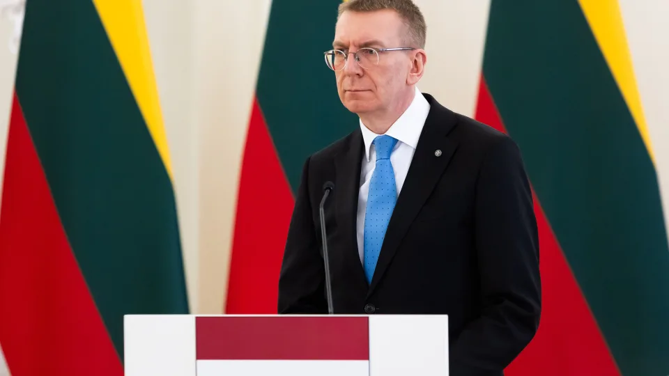 Latvijos prezidentas pasirinko griežtesnį toną: teisėsauga privalo tirti Epsteino bylas