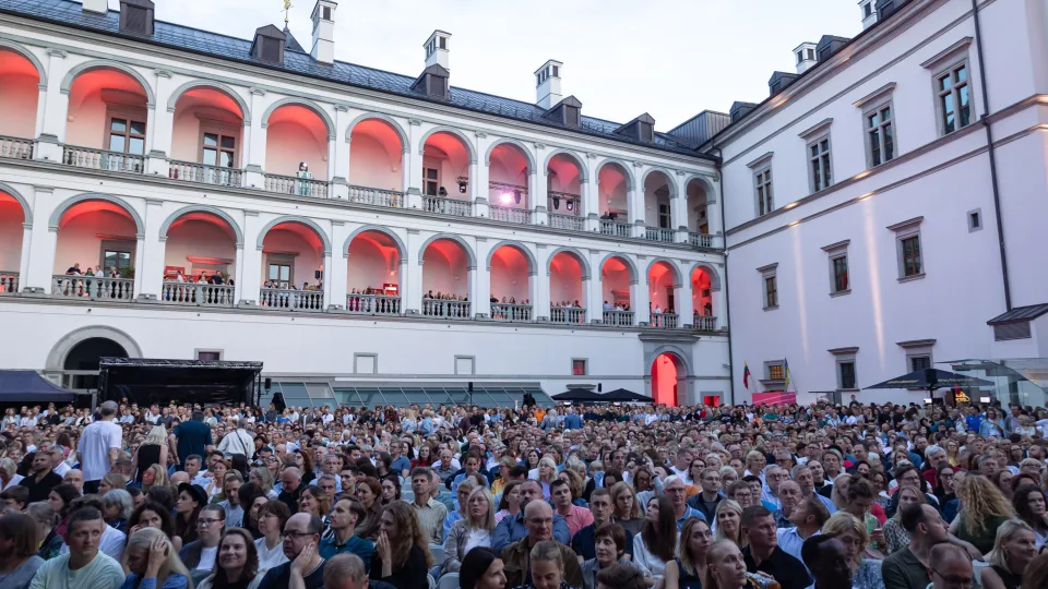 Po paviešintų Epsteino bylų dokumentų, Petreikio vardas tapo nepageidaujamas kultūros lauke