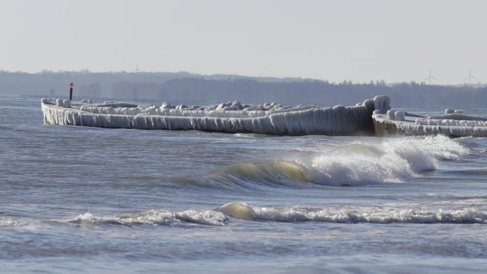 Palydoviniai vaizdai kelia įtampą: Baltijos jūroje ledas plinta sparčiai, bet dar nepasiekė normos