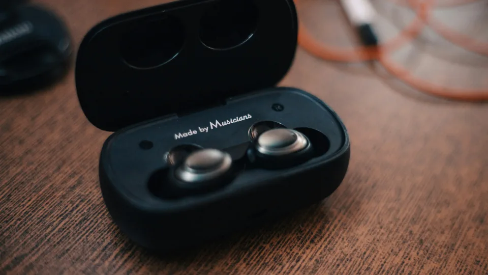 Audiofilai atskleidė 5 ausinių modelius, kurios pranoksta net populiariausias belaides ausines