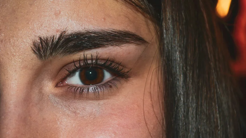 Antakių dažymas chna namuose gali baigtis fiasko: šias klaidas daro net patyrusios