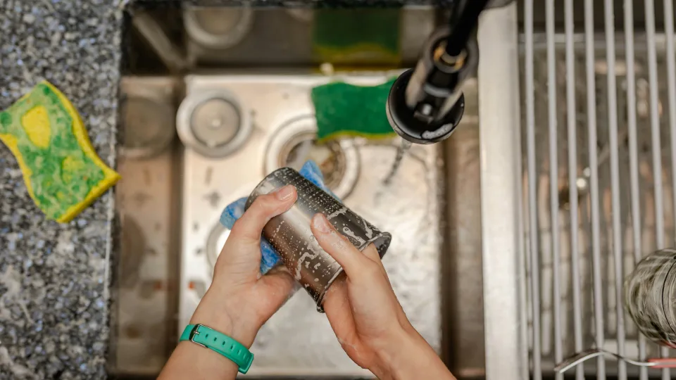 Įpyliau šio įprasto produkto į indų ploviklį: riebalai nusiplauna daug lengviau