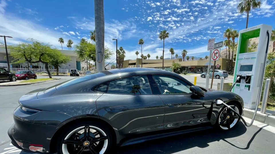 Naujos kartos baterija elektromobiliams: skaičiai stulbina, bet didžiausias netikėtumas slypi visai kitur