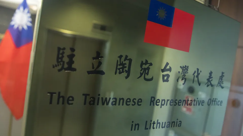 Valdžia siunčia aiškią žinutę: apie atstovybės uždarymą dabar kalbėti nėra nei reikalo, nei galimybių