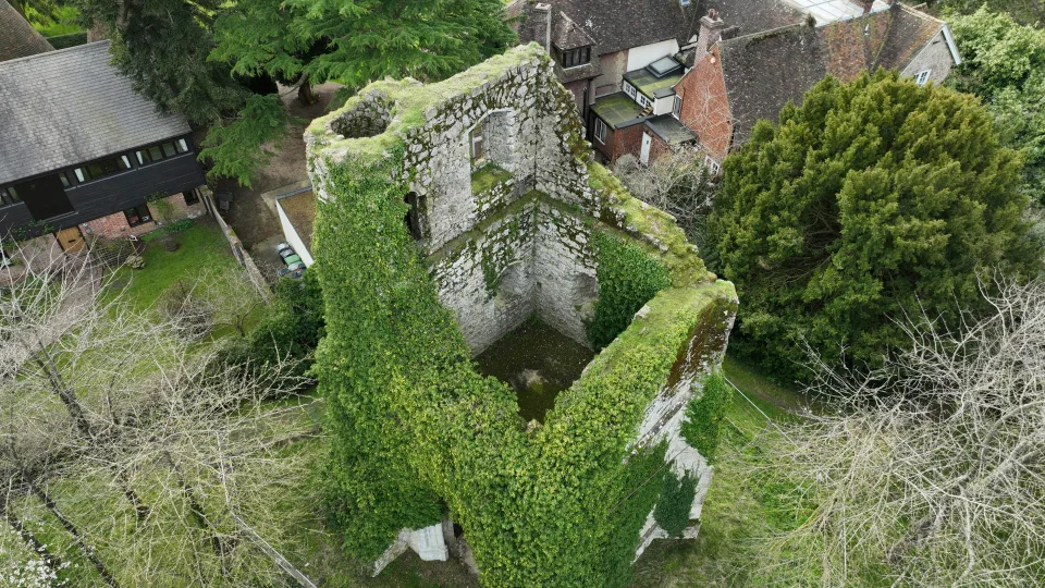 Anglijoje rastas mįslingas viduramžių pakabukas: jame slypinti žinutė glumina mokslininkus