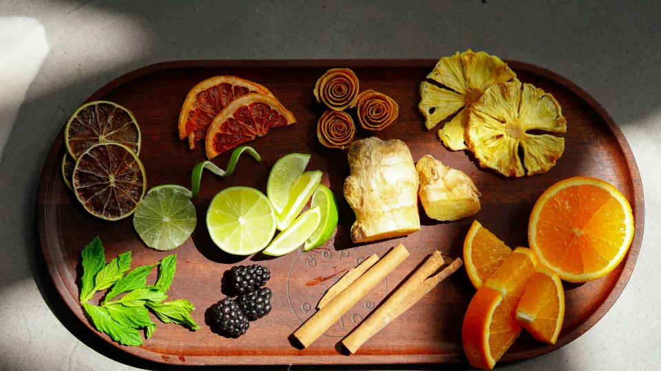 Atrodo sveika, bet taip nėra: kiek cukraus iš tiesų slepia džiovinti vaisiai?