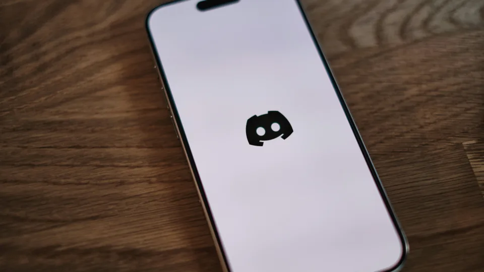 „Discord" įveda privalomą amžiaus patikrą: kas pasikeis ir kodėl tėvai turėtų tai žinoti