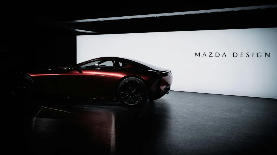 Elektromobilių rinką sudrebino naujasis „Mazda" sedanas: 560 km rida ir netikėtai maža kaina