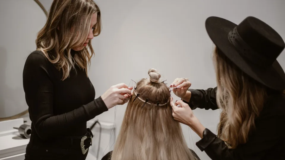 Skandalas grožio pasaulyje: tyrėjai aptiko kenksmingų cheminių medžiagų populiariuose produktuose