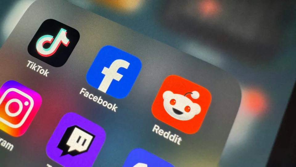 Naujas socialinis tinklas sprogo populiarumu, bet jau skęsta skandale