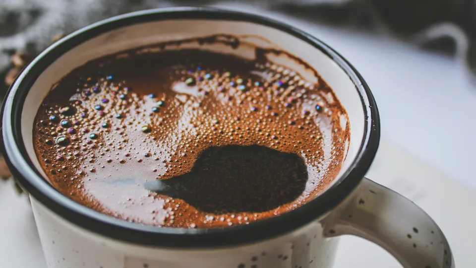 Mokslininkai 43 metus tyrė kavos ir arbatos poveikį smegenims: rezultatas nustebino visus