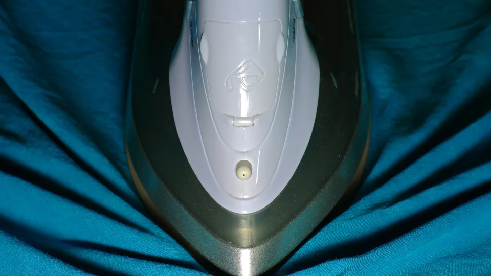 Lygintuvas tepa drabužius? Šie paprasti triukai per kelias minutes nuvalys net stipriausią pridegimą