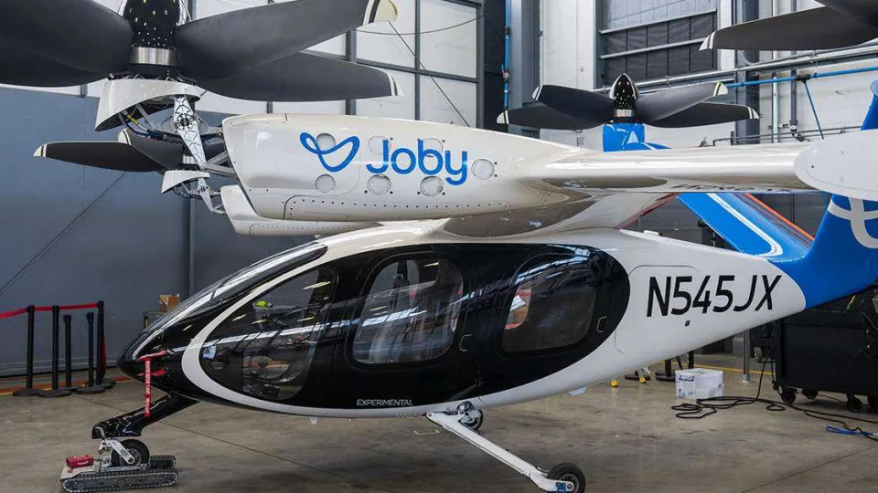 „Toyota" investuoja milijardą į oro taksi projektą: tradicinis transportas gali pasikeisti