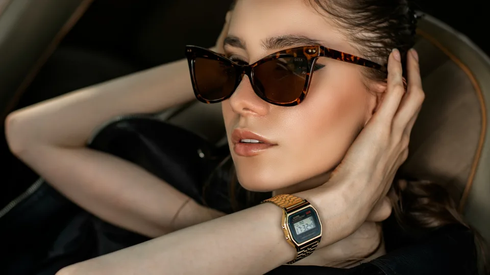 Metalas ir ryški raudona spalva: populiarus laikrodžių prekės ženklas pristatė naują kolekciją