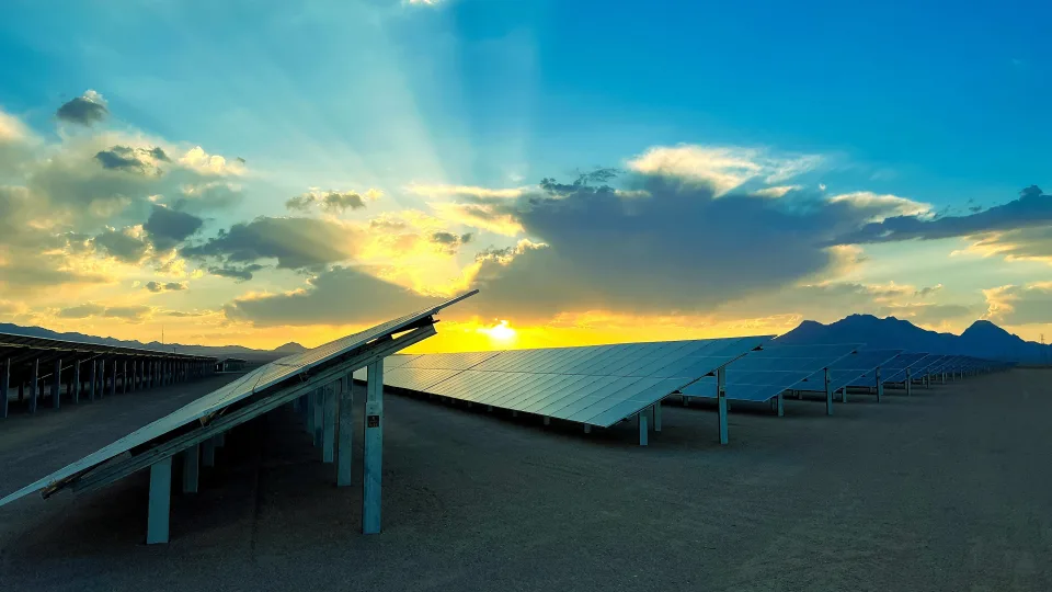 Proveržis saulės energetikoje: šis naujas junginys gali visam laikui pakeisti organines baterijas