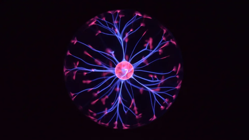 To nebuvo matę net labiausiai patyrę mokslininkai: spalvų šou atskleidė sintezės reaktoriaus paslaptis