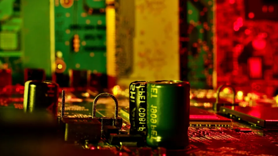 Sprendima veikia net ir kaitros sąlygomis: sukūrė kondensatorių, keičiantį elektros energetikos ateitį