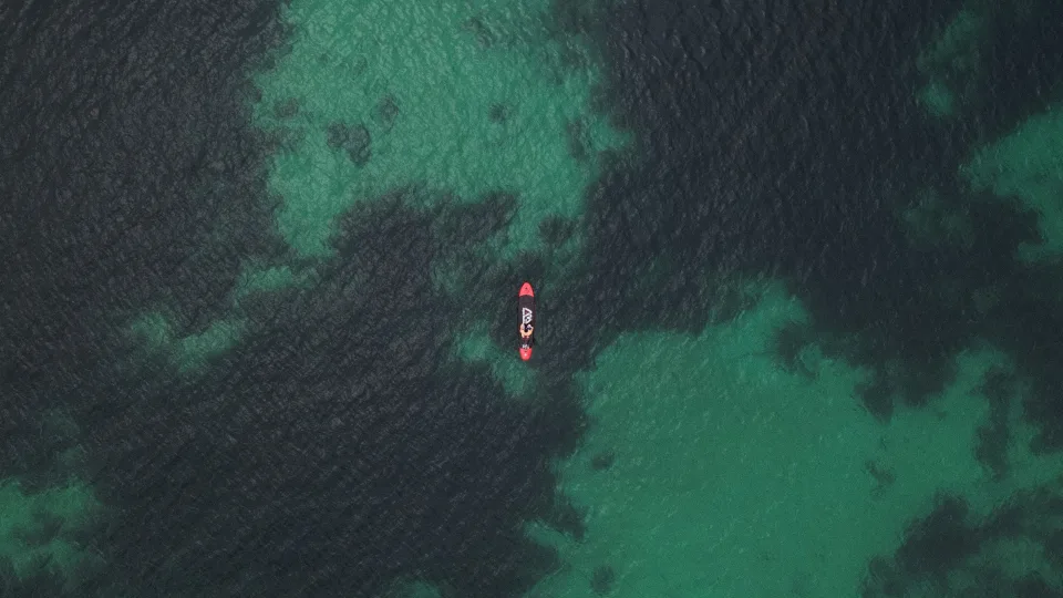 Mokslininkai sukūrė milžinišką ugnies tornadą: naftos dėmių valymas jūroje taps revoliucinis