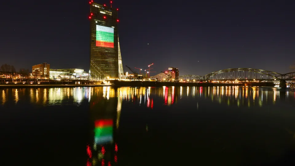 Bulgarijoje prisiekė pereinamoji vyriausybė: ruošiasi jau aštuntiesiems rinkimams per kelerius metus