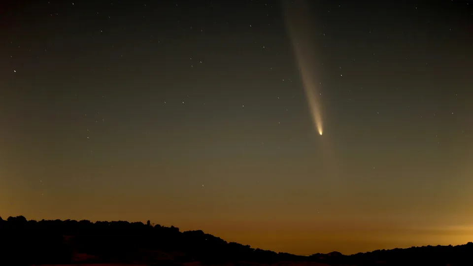 Kometa po skrydžio pro Saulę netikėtai pakeitė sukimosi kryptį: mokslininkai ieško paaiškinimo