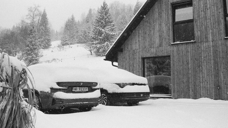 Nuotolinis variklio užvedimas žiemą: ar šitaip iš tiesų gadinate savo automobilį, patys to nežinodami?
