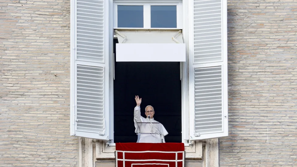 Popiežius vyksta į migrantų salą: Leono XIV vizitas Lampedūzoje kelia audras visoje Europoje