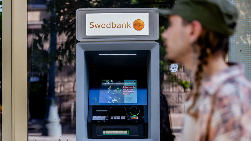 „Swedbank“ įspėja visus gyventojus: pasirūpinkite grynaisiais dabar, paskui gali būti per vėlu