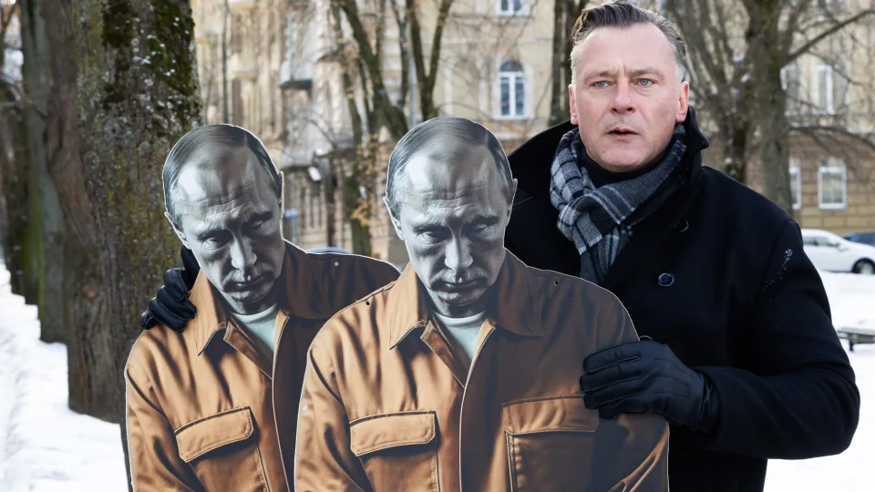 Vilniuje surengta ketvirtoji akcija „Put in Jail“: pademonstruota Putino figūra su antrankiais