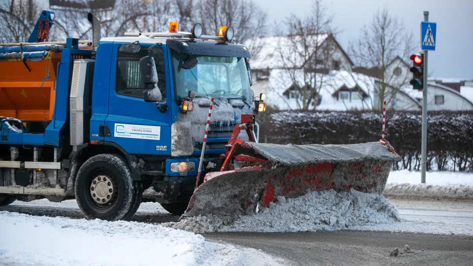 Klaipėda ruošiasi stichijai: dėl galimo staigaus atlydžio pradedami lietaus nuotekų tinklų darbai