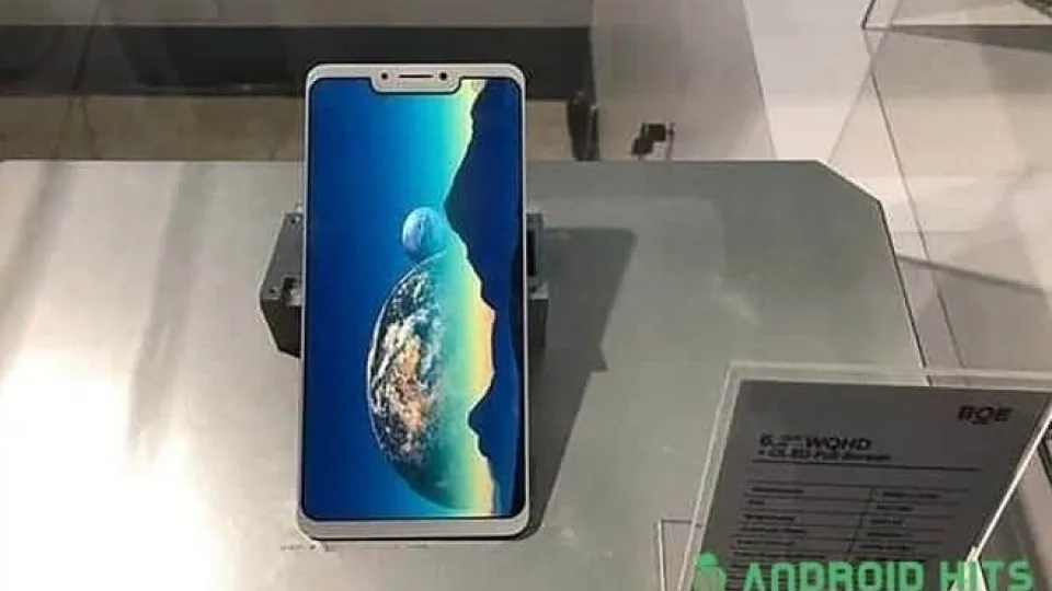 „Huawei P20 Plus“ gali turėti ekrano išpjovą ir „iPhone X“ kamerą
