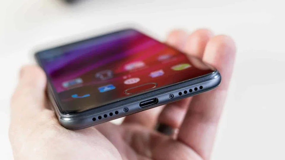 Pasirodė gandai apie greičiausią pasaulyje 15W bevielį krovimą „UMIDIGI Z2“ telefone