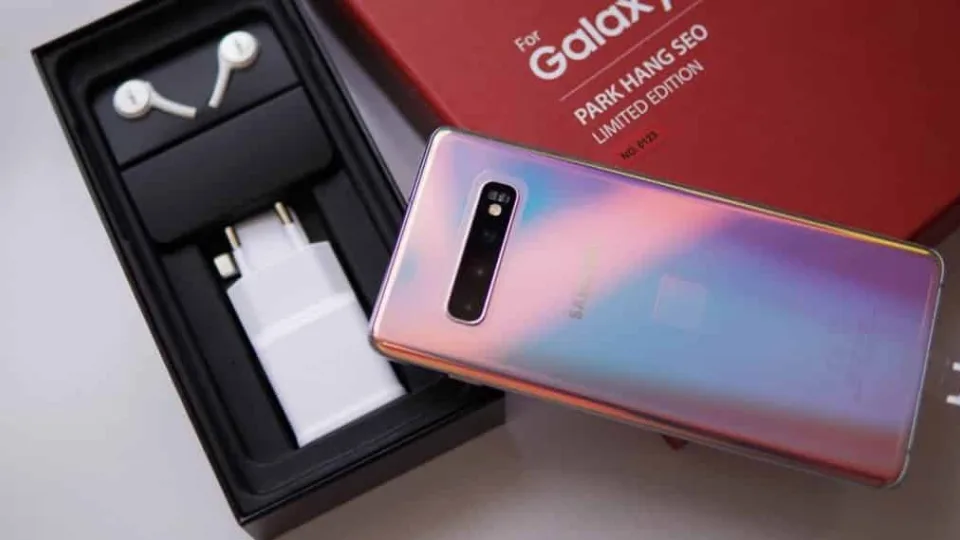 „Samsung“ jau išleido atnaujinimą, kuris išspręs pirštų antspaudų jutiklio problemas