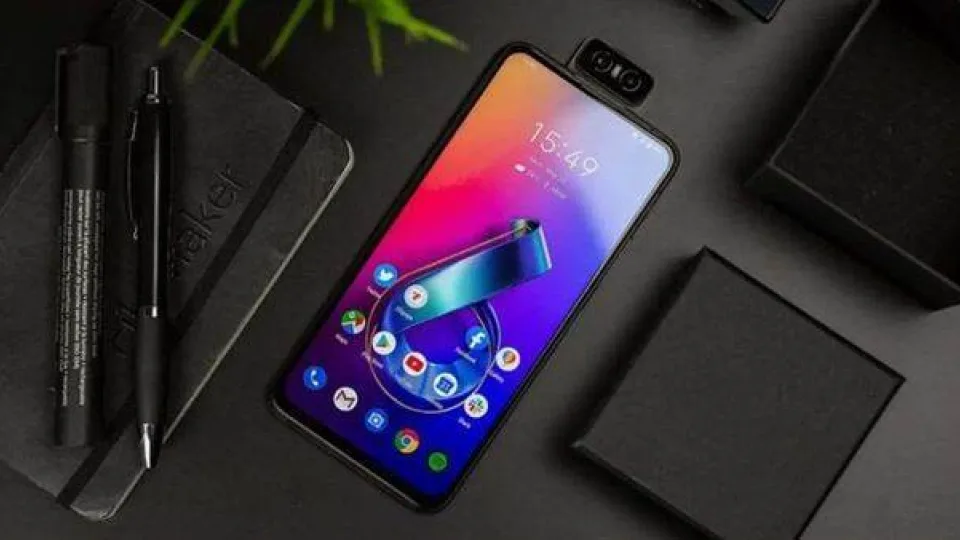 „Android 12“ atkeliaus ir į „Asus“ telefonus: paaiškėjo kada ir kokie modeliai gaus atnaujinimus