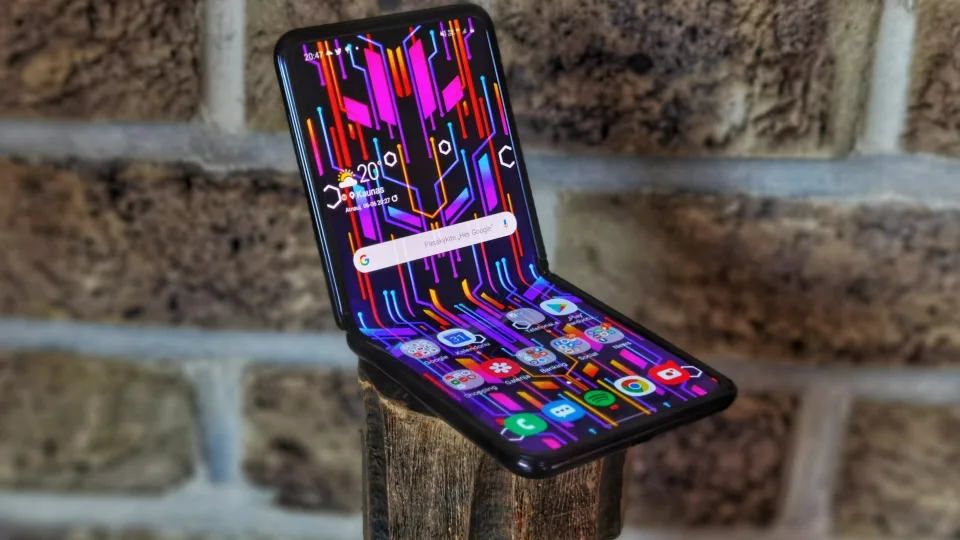 „Samsung Galaxy Z Flip” apžvalga: sulenkiama ateitis