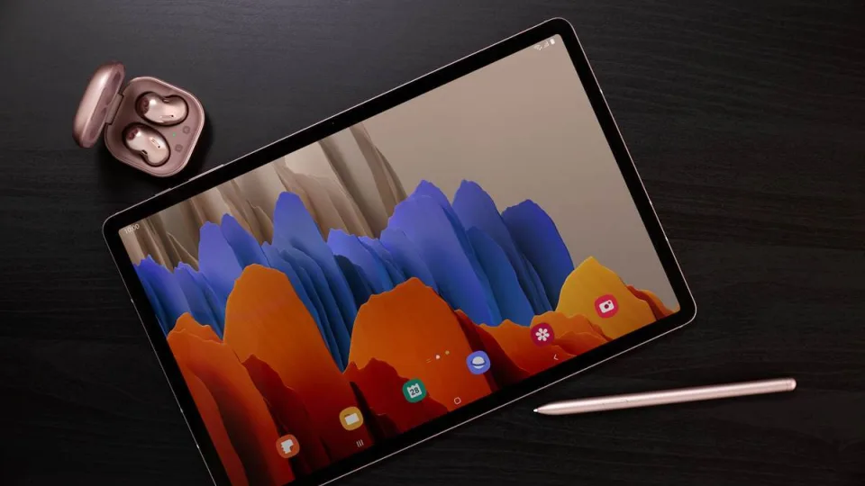 Nenusileidžia net ir kompiuteriams: pristatyta naujoji „Galaxy Tab S7“ planšetė
