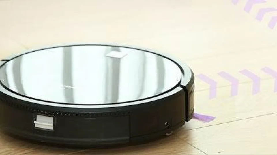 Savaitgalį praleisite valydami grindis? Vos už €105 galėtumėte šį darbą patikėti robotui ir gulėti lovoje